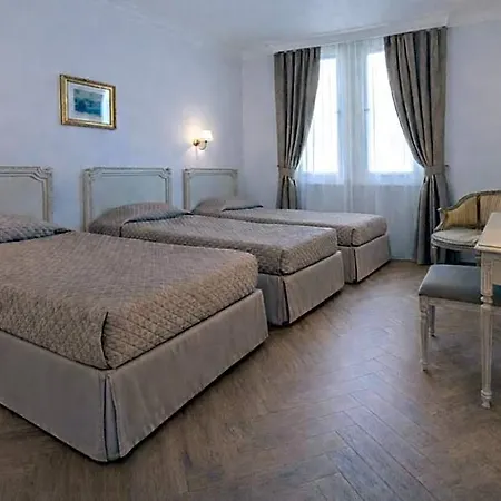 Hotel Grand Moderne 4*