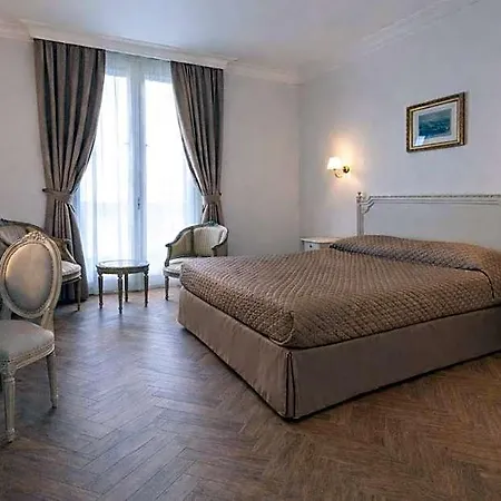 Grand Moderne Hotel 4*