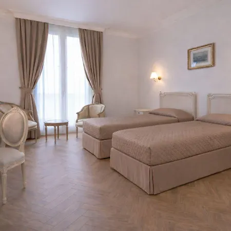 Grand Moderne Hotell 4*
