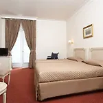 Отель Grand Moderne