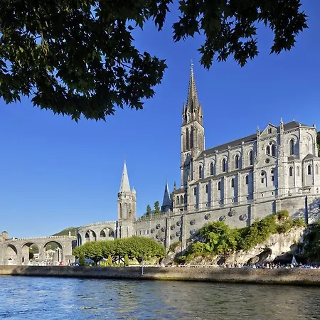 Grand Moderne Otel 4*